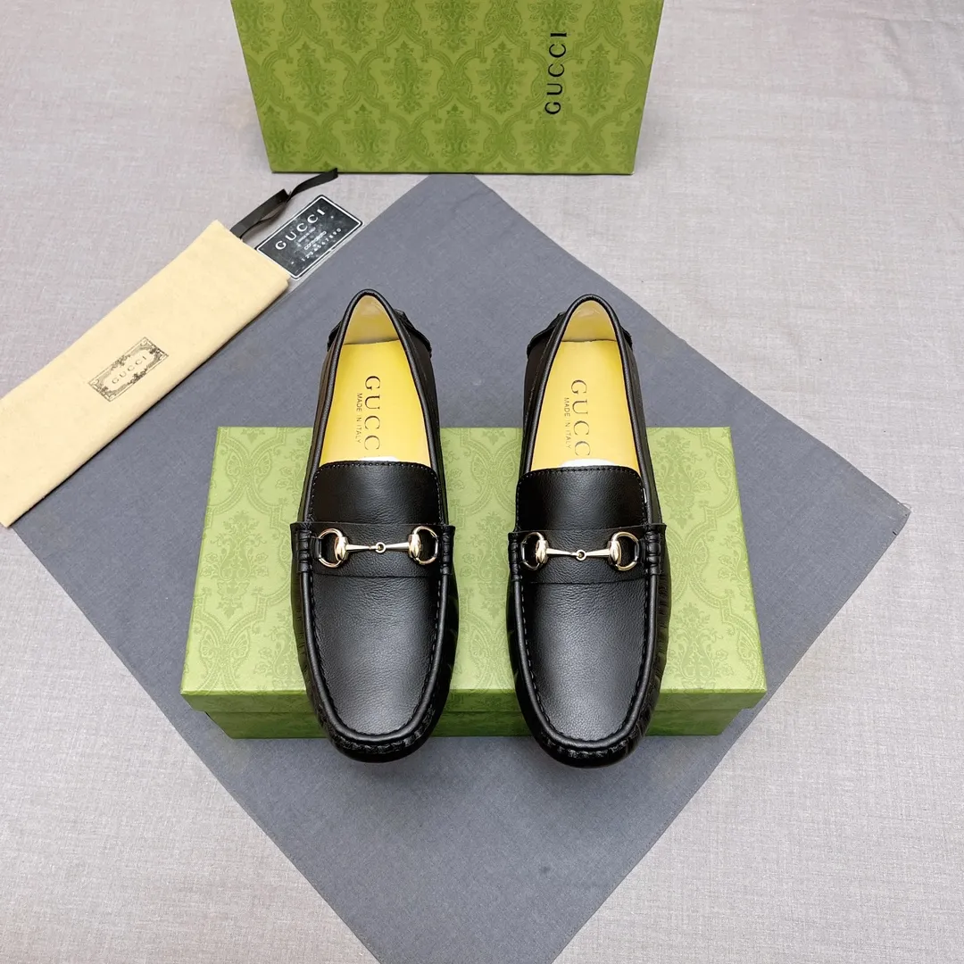 p400 GUCCI, Gucci official flagship store original casual beanie shoes ~ Four Seasons Trendy Shoes 👟》New version at the counter, Gucci 1:1 high-quality workmanship, upper: imported pebbled calfskin, genuine sweat-absorbent pigskin lining, fashionable lazy business style design, casual loafers, running shoes are perfect for young people. British fashion boots 😍 Equipped with original raw rubber wear-resistant outsole, absolutely high-end and classy, ​​suitable for drivers only 🚗 A must-have for fashionable men, standard code 37-45 No. 071
